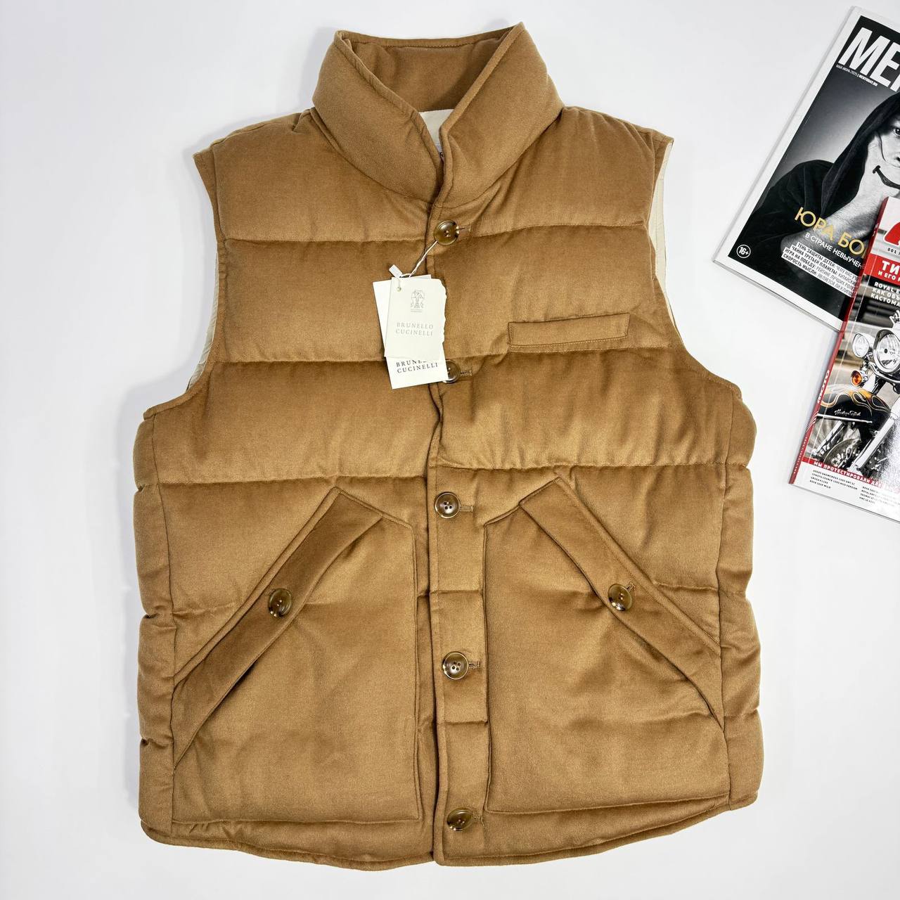 Жилет  Brunello Cucinelli Артикул PL-69440. Вид 1 Жилет  Brunello Cucinelli Артикул PL-69440. Вид 1