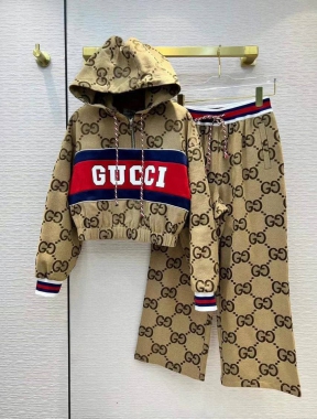 Костюм спортивный