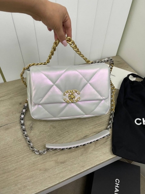 Женская сумка Chanel 24x18x9 черная A53910  купить в Москве с доставкой по  РФ