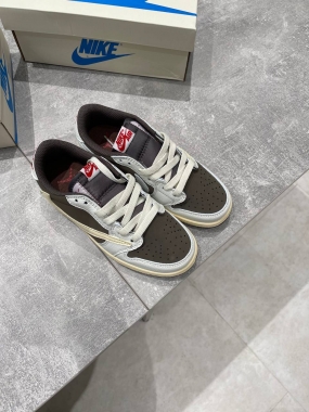 Кроссовки Nike