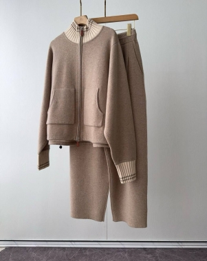  Костюм женский 