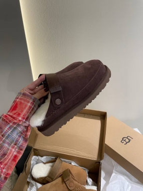 UGG Goldenstar Clog Chocolate