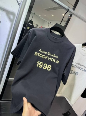 Футболка мужская Acne