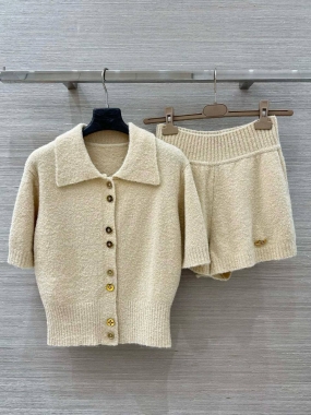 Костюм женский