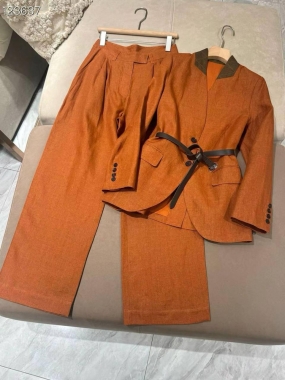 Костюм женский