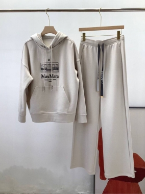 Костюм спортивный