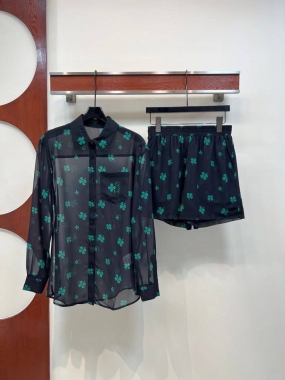 Костюм женский