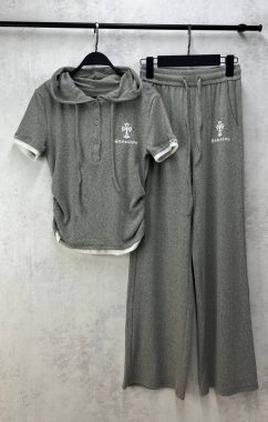  Костюм спортивный