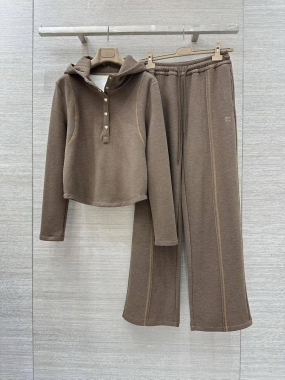 Костюм женский