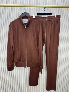 Костюм спортивный