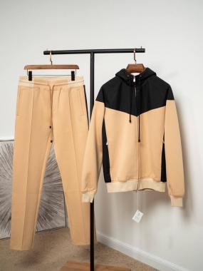  Костюм спортивный