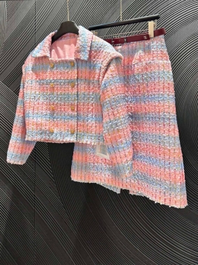 Костюм женский