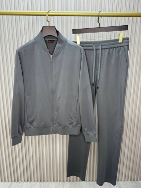 Костюм спортивный