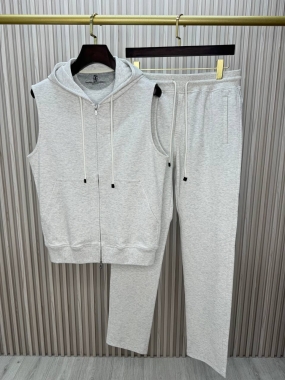 Костюм спортивный