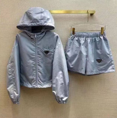 Костюм спортивный