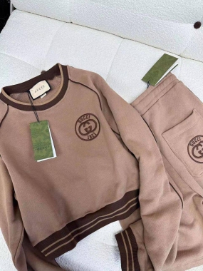 Костюм спортивный