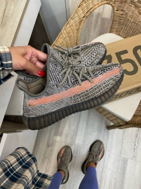 Кроссовки Adidas Yeezy Boost