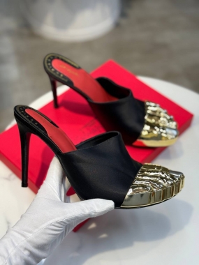 Туфли Schiaparelli 