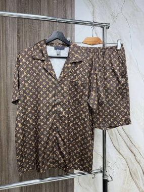 Костюм мужской