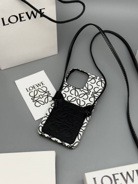 Чехол на Iphone 16 pro max