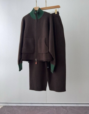  Костюм женский 