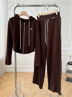 Костюм спортивный