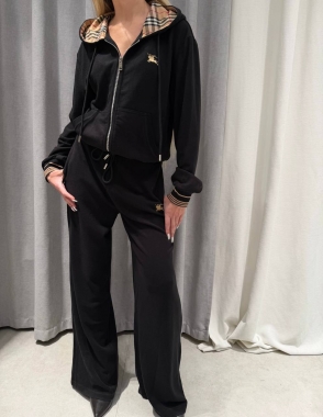 Костюм спортивный