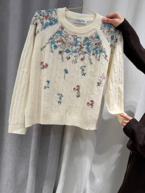 Свитер женский 