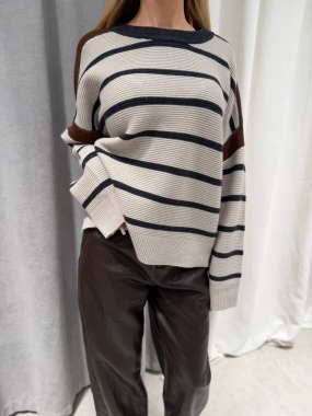 Свитер женский