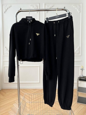 Костюм спортивный