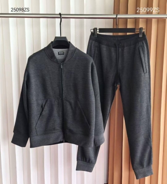 Костюм спортивный