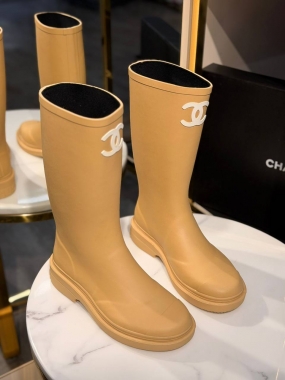 Резиновые сапоги