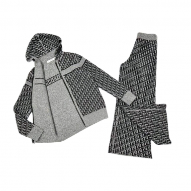 Двусторонний костюм