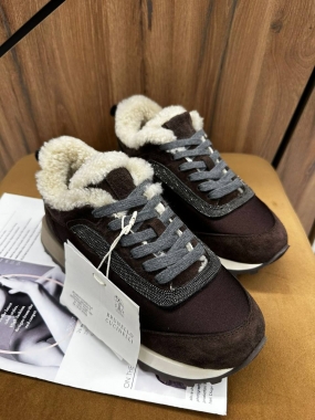 Кроссовки женские