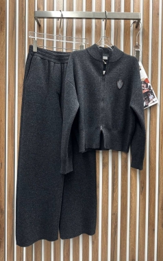 Костюм спортивный