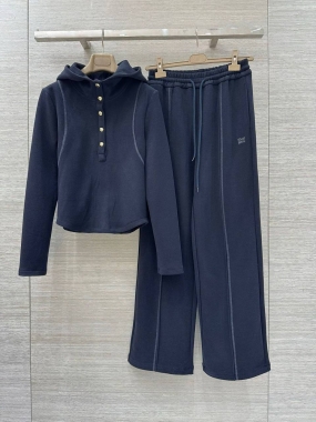 Костюм женский