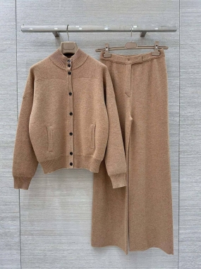 Костюм женский