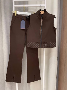 Костюм женский