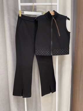 Костюм женский