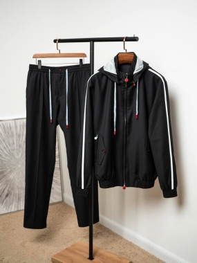 Костюм спортивный