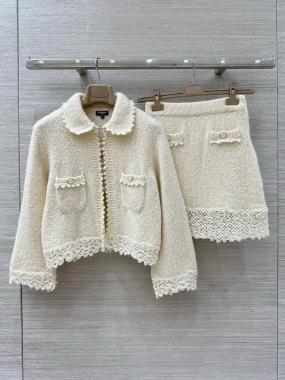 Костюм женский