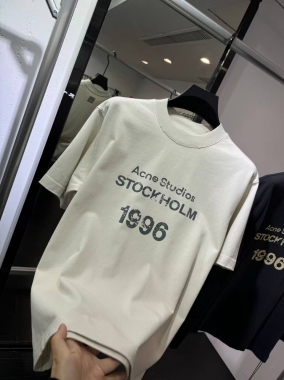 Футболка мужская Acne