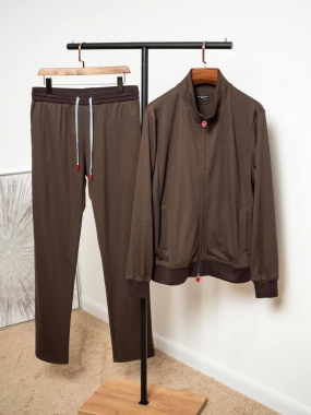 Костюм спортивный