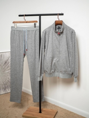 Костюм спортивный