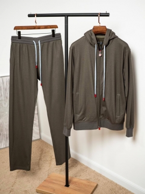 Костюм спортивный