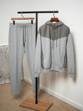 Костюм спортивный