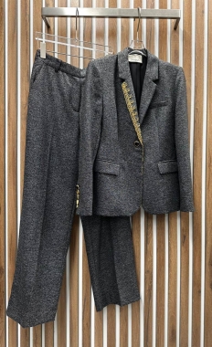 Костюм женский