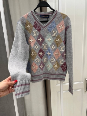 Свитер женский