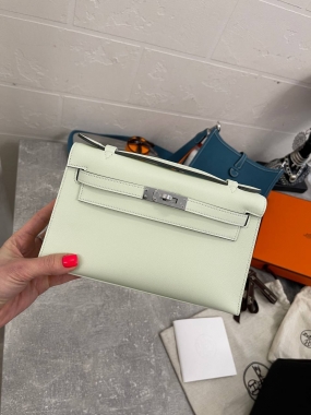 Kelly Pochette