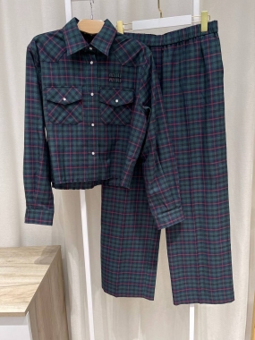 Костюм женский